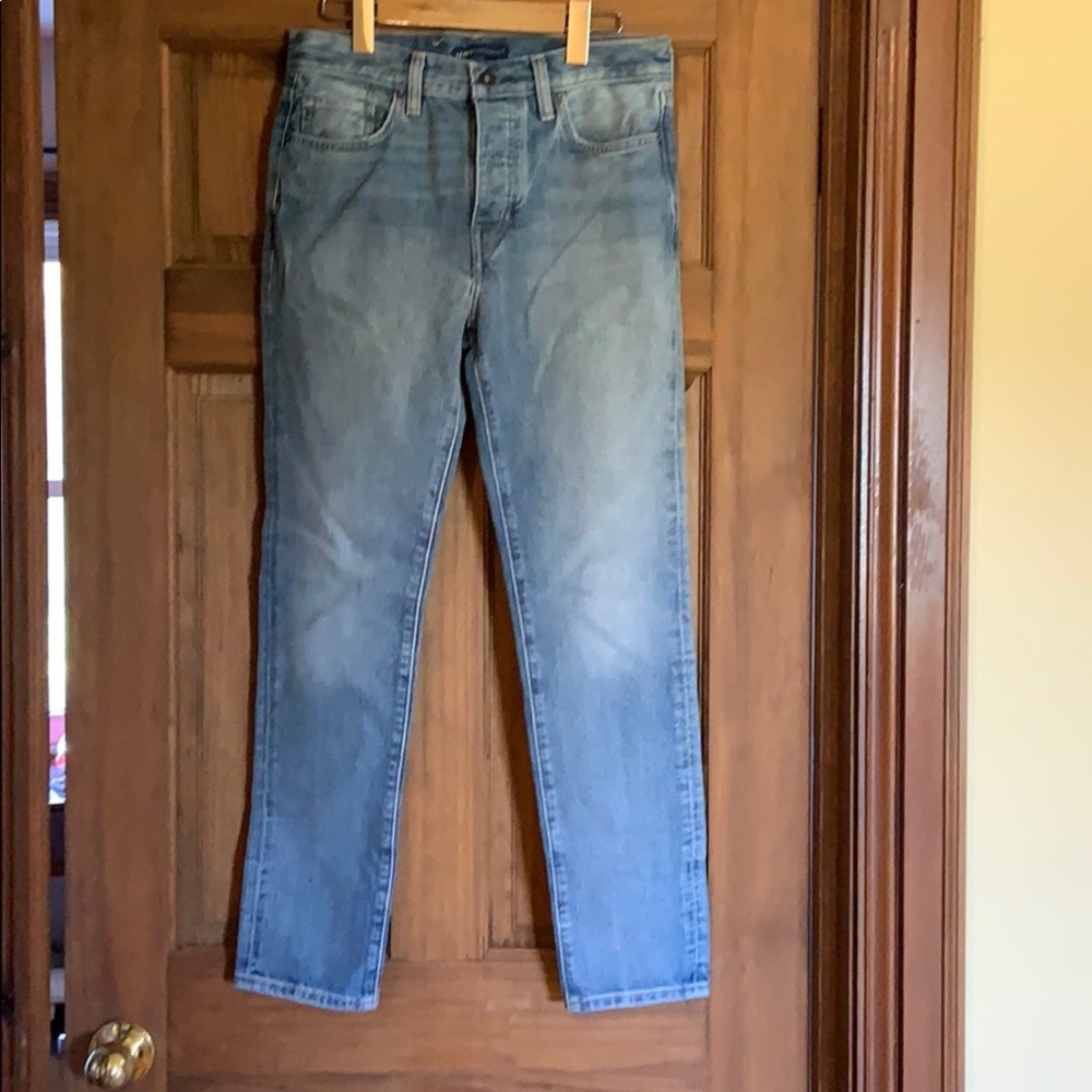 Levi jeans size 28